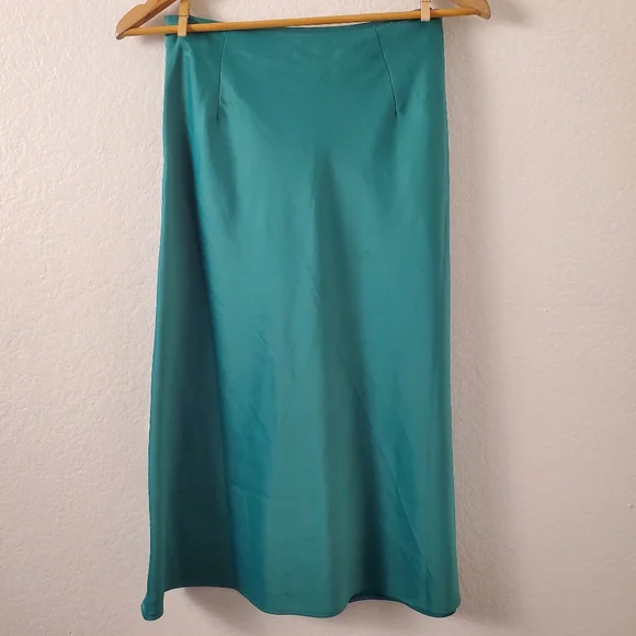 Lulu's Green Midi Skirt - Picture 3 of 4